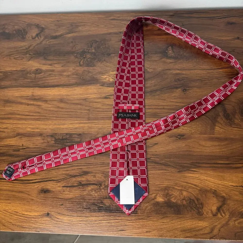 NWT JOS A.BANK tie Signature‎ collection Silk Necktie Geometric Red
